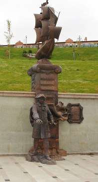 Памятник Берингу в Тюмени